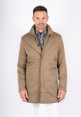 Clooney frakke i sand