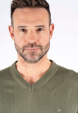 Malcom bomuldsstrik med V-hals i grøn