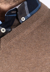 Malcom bomuldsstrik med V-hals i brun