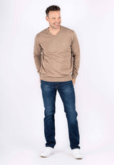 Malcom bomuldsstrik med V-hals i sand