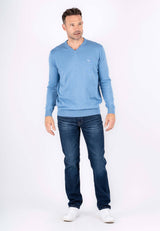 Malcom bomuldsstrik med V-hals i lys blå