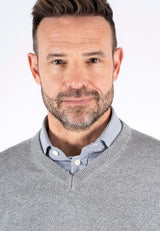 Malcom bomuldsstrik med V-hals i lys grå