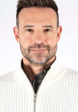 Tristan strik med struktur og zip i hvid