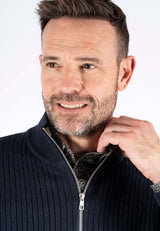 Tristan strik med struktur og zip i navy