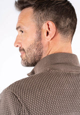 Nilson strik med struktur og zip i brun