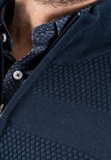 Nilson strik med struktur og zip i navy