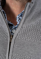 Nilson strik med struktur og zip i grå