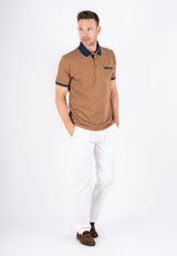 Fletcher mønstret polo med brystlomme I sand/navy