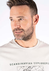 James tee med print i lys sand