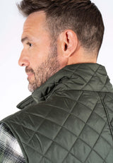Harald quiltet vest I armygrøn