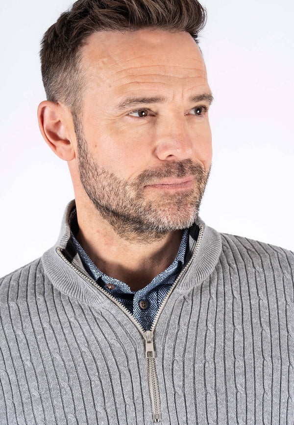 Tristan strik med struktur og zip i grå