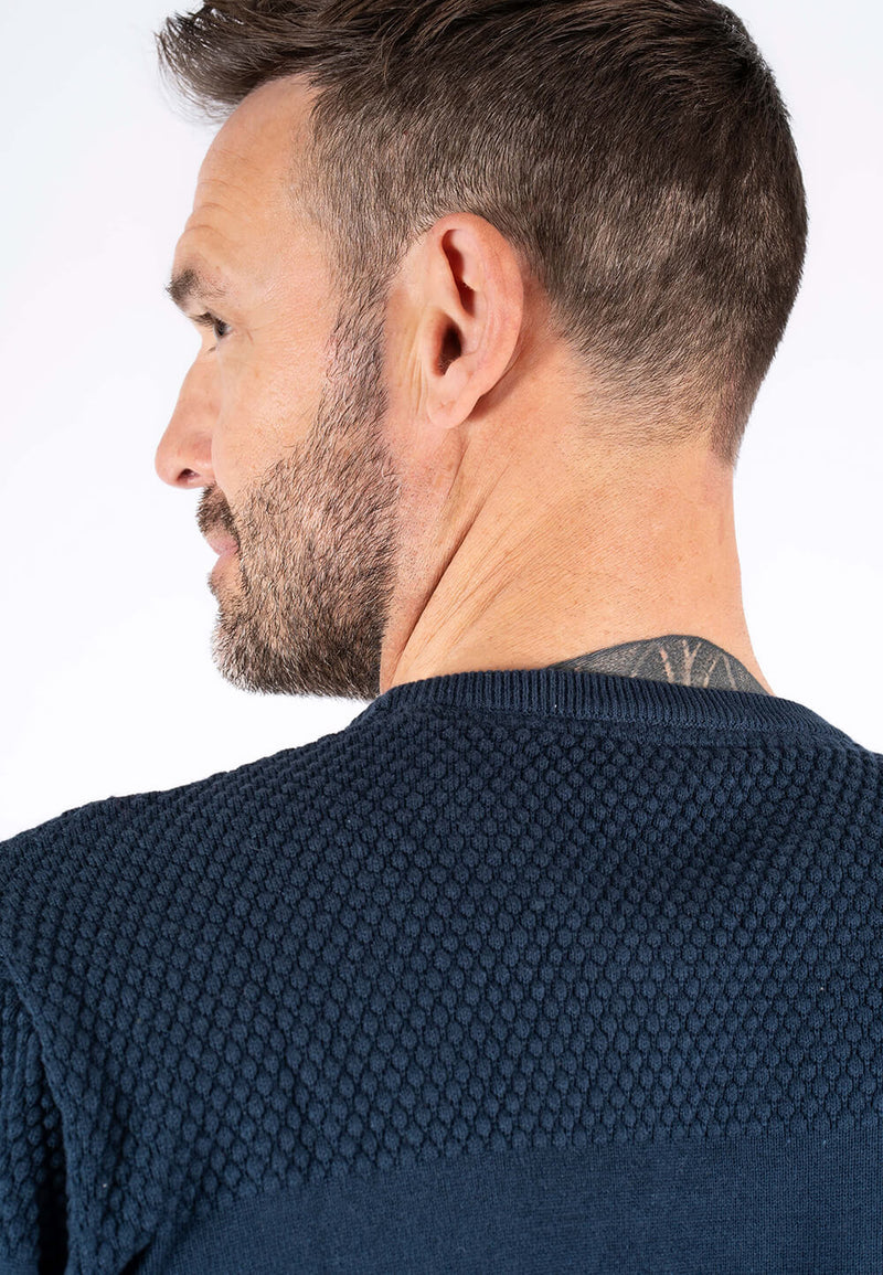 Nilson o-strik med struktur i navy