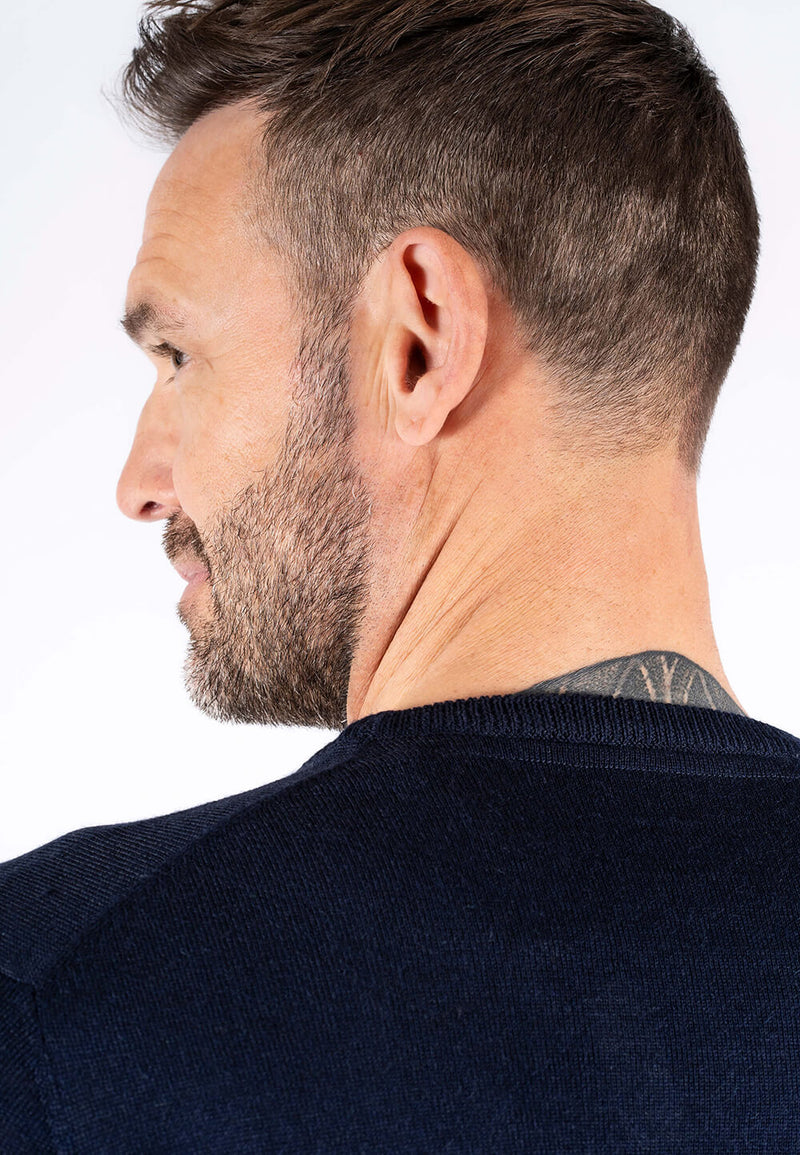 Gordon merino strik med O-hals i navy