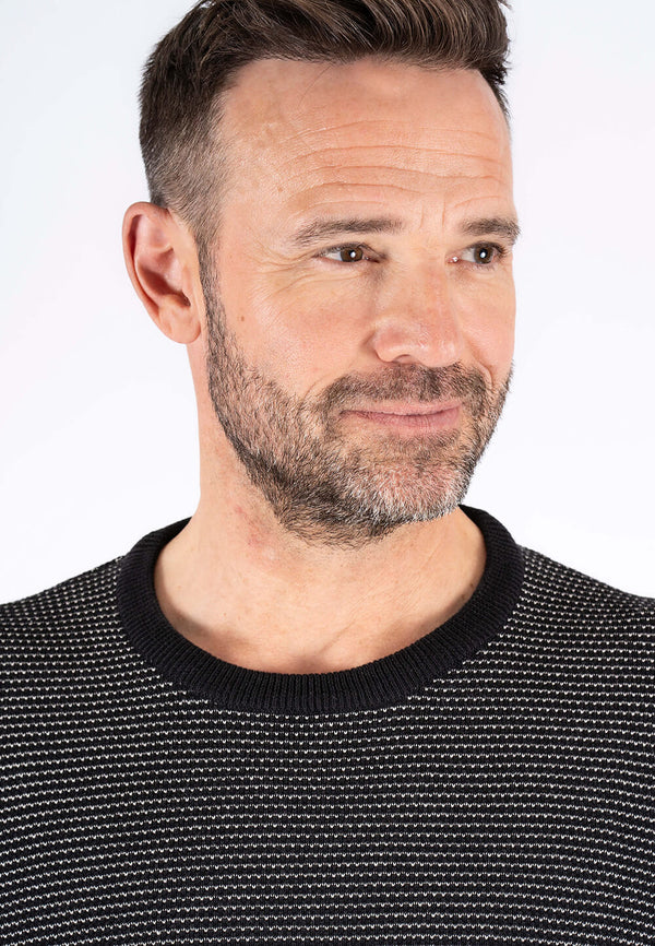 Viggo strik O-hals med struktur i grå