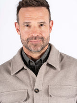 Shane overshirt i sand